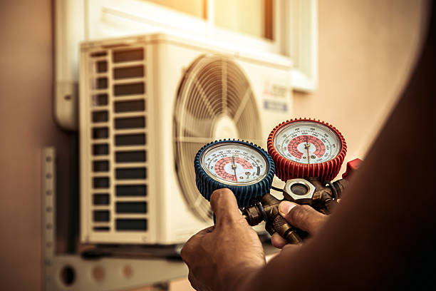 Professional Hvac Installation technician working in De Leon, TX